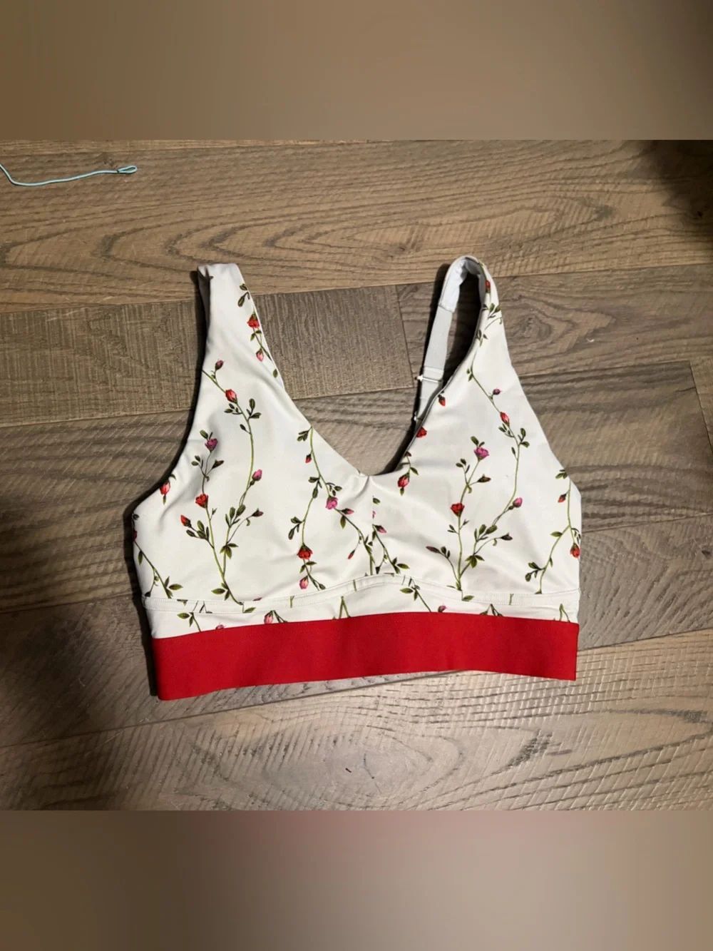FableticsโRose Print White Red Trim Medium Coverage Sports Bra Women's XL